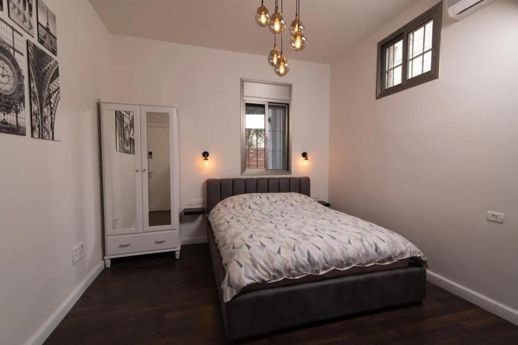 Prestige Room in Prestige location Bahais Garden