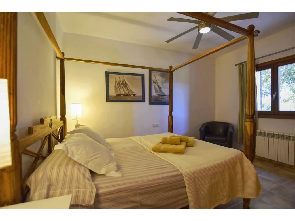 Beautiful country house with pool and views of the Tramuntana for 8 people