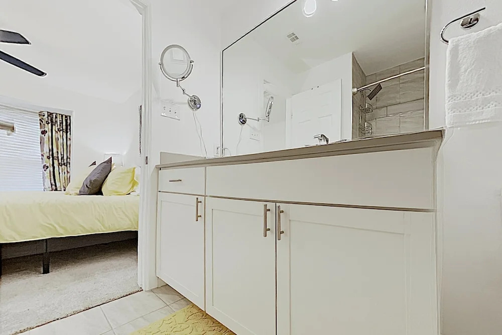 New Listing! Chic Sola W/ Private Balcony 2 Bedroom Condo
