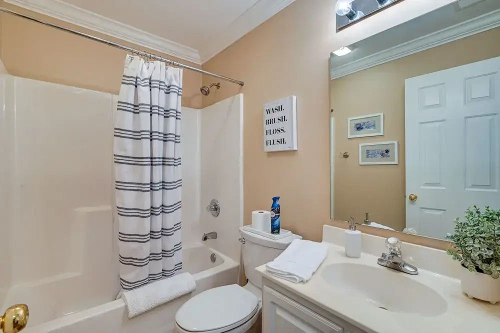 Highend Pawleys Island Condo w/ Porch & Pools!