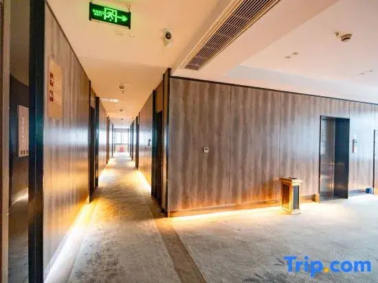 Rujia Huayi Selected Hotel (Nanjing Liuhe Fenghuangshan Park Subway Station Branch)