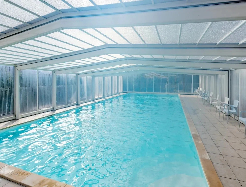 Apartment With Access to Pool