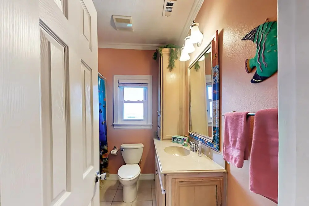 Bolivar Peninsula Home 4 Bedrooms 3.5 Bathrooms Home