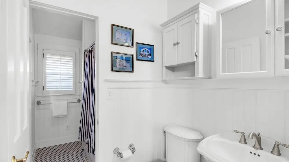 Old Seagrove Next to Seaside- Quiet Area & Vintage Charm, Backs to Canal