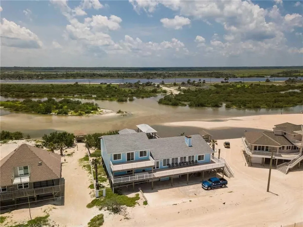 Beachfront Sapphire - Six Bedroom Home