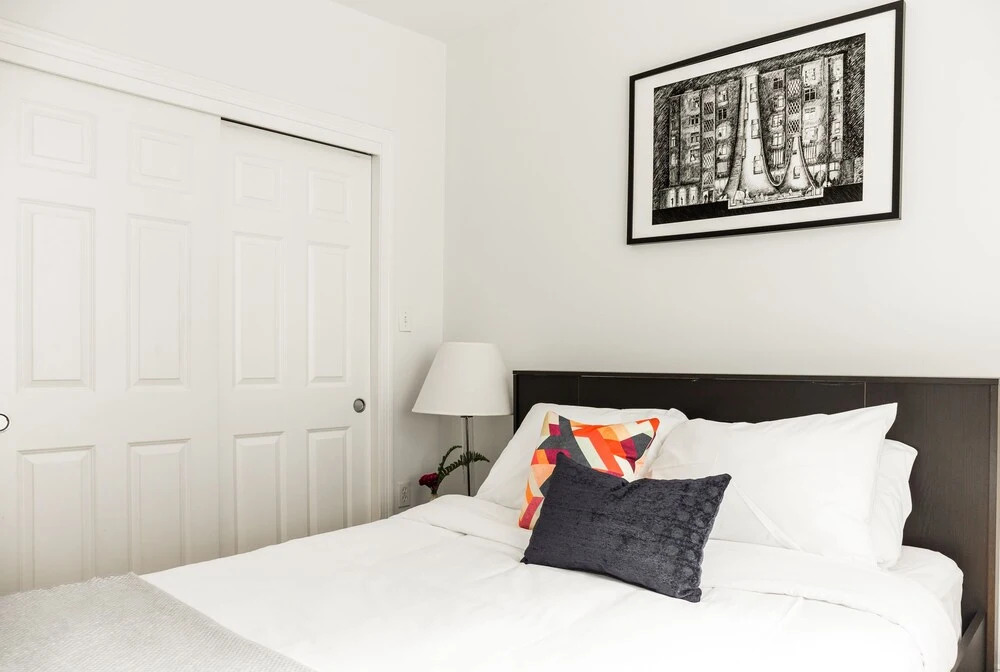 Premier Theater District Suites by Sonder