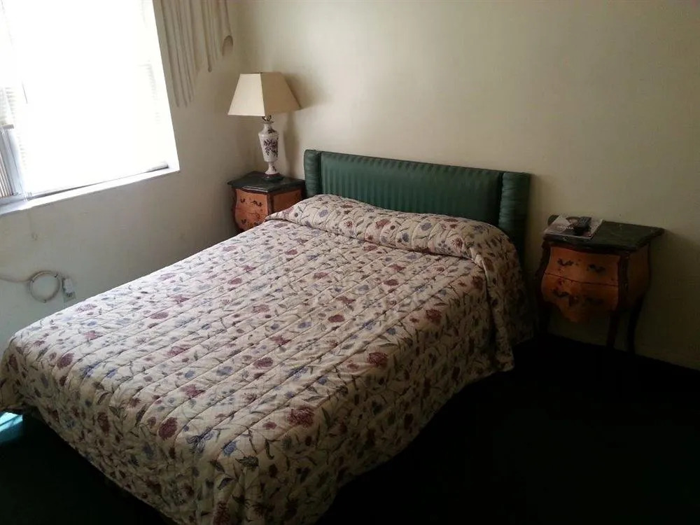 Boulevard Hotel