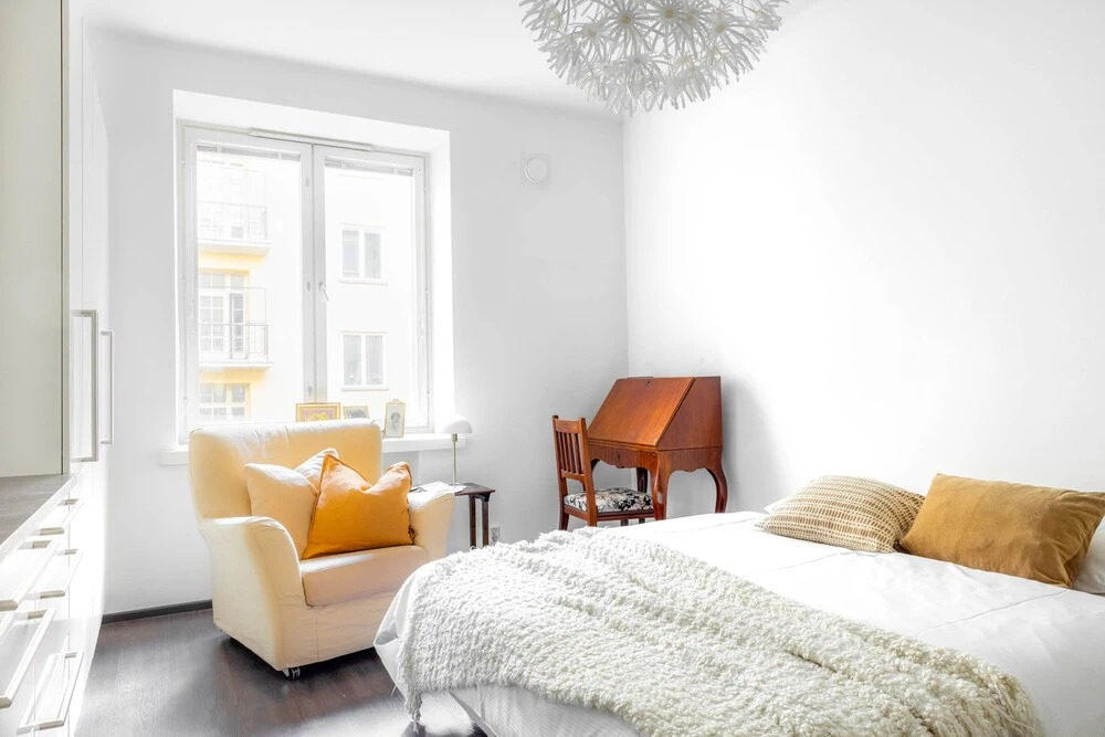 Spacious apt on Tranquil Courtyard