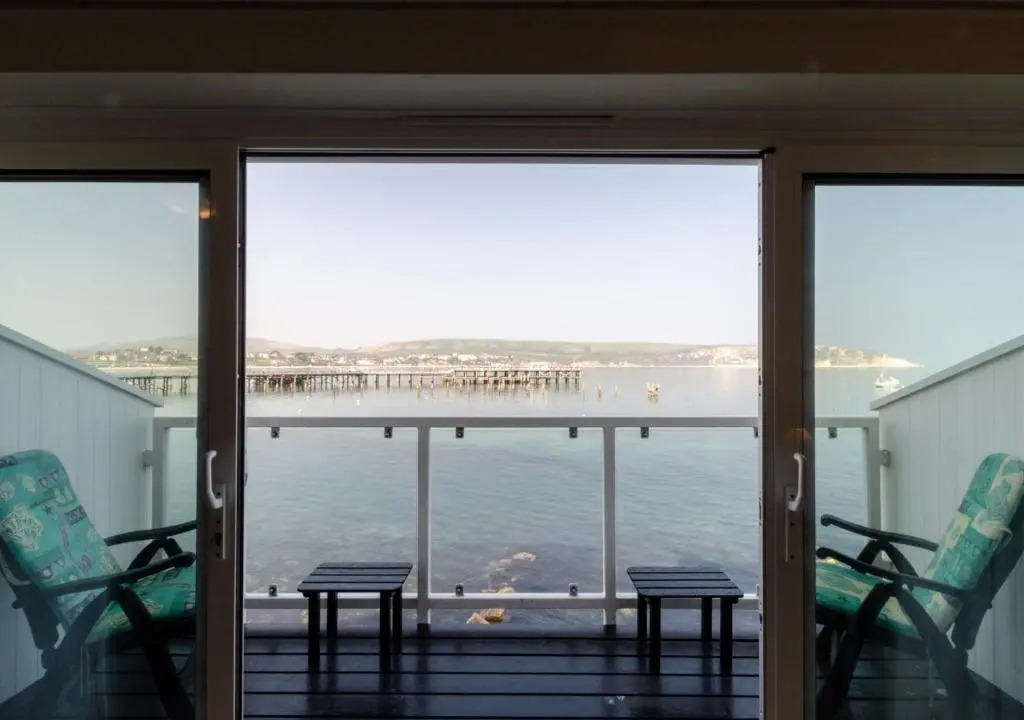 Waters Edge Balcony Apartment
