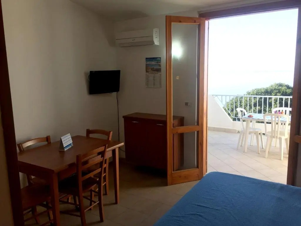 Studio in Calava, With Furnished Balcony and Wifi - 800 m From the Bea