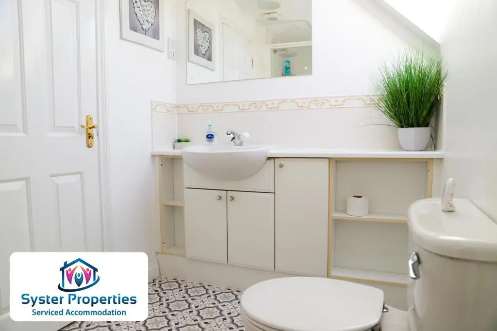 Syster Properties- Leicester Large 3 double bedroom Home