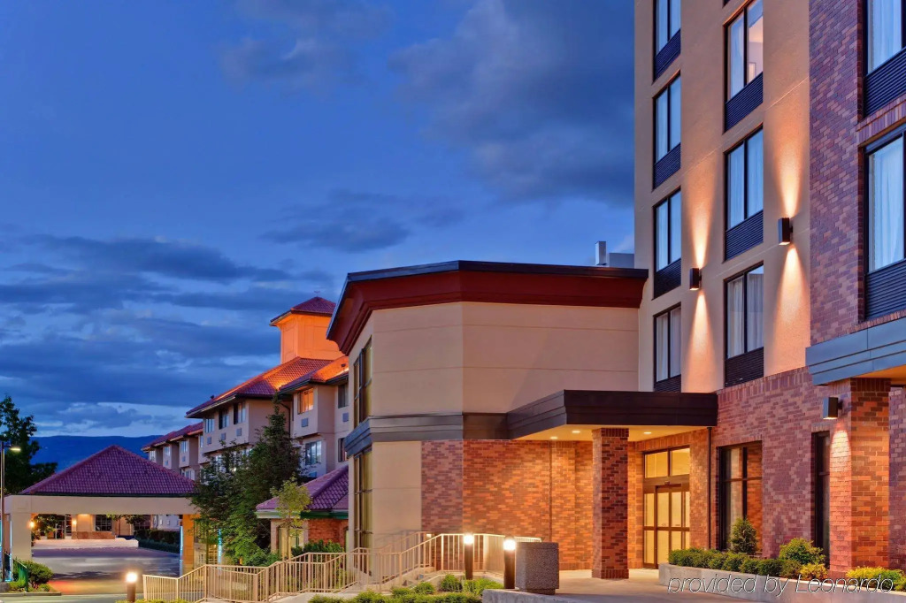 Hotel Kelowna & Conference Centre