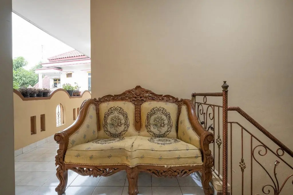 OYO 1806 Puri Arsita Homestay