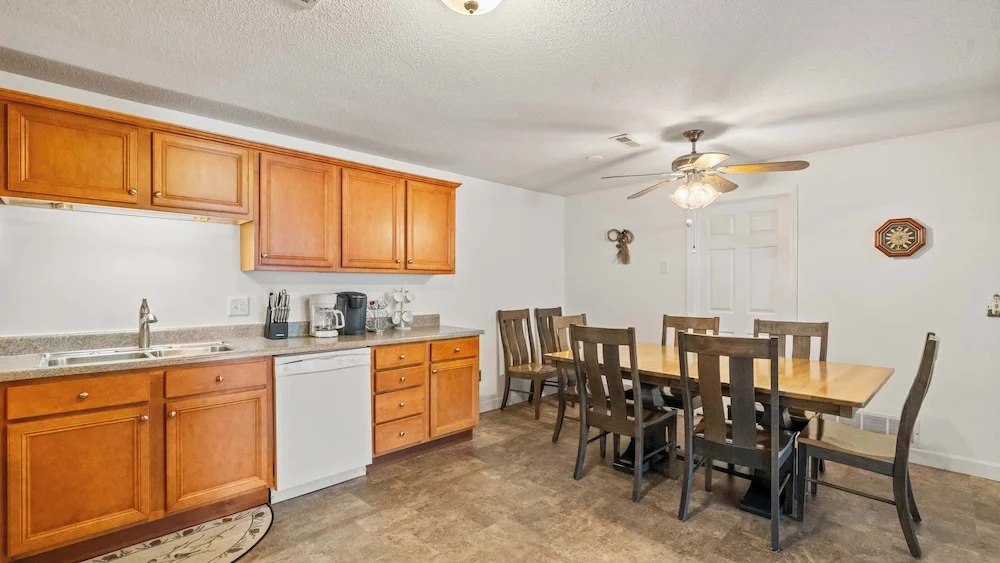 Ozark Get-away Lakefront Condo With Boat Slip