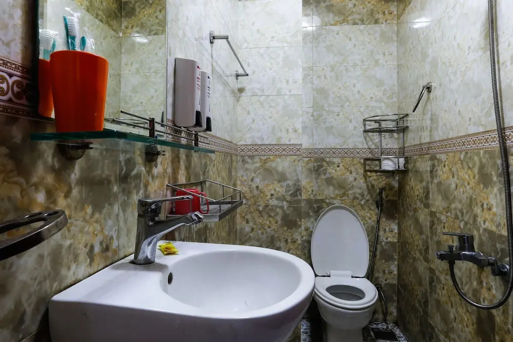 Anh Quoc Hotel