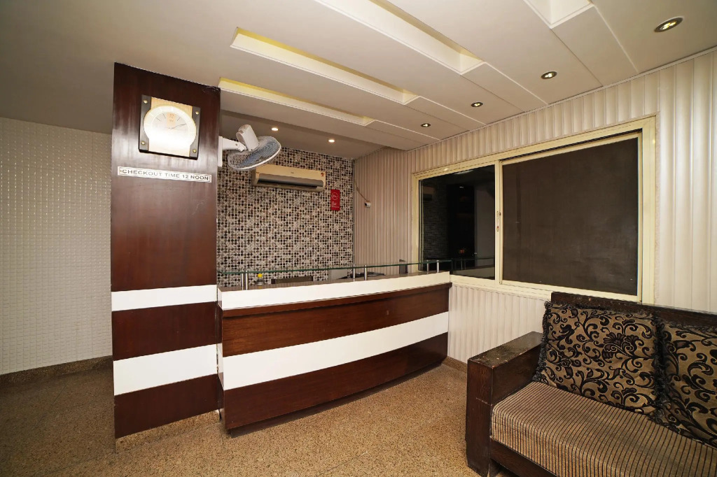 OYO 32589 Hotel Sky Lark
