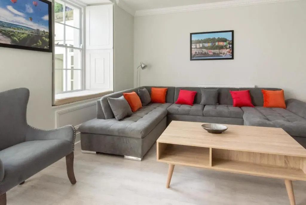 Luxury 2 bedroom Clifton flat with free parking
