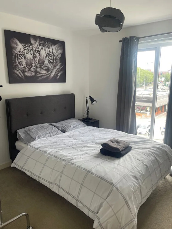 Apartment Sleeps 4 With Free Parking