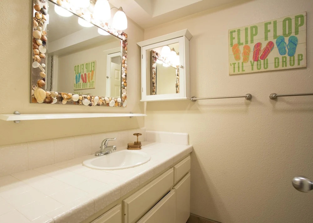 31st St A (68338) - 2 Br townhouse by RedAwning