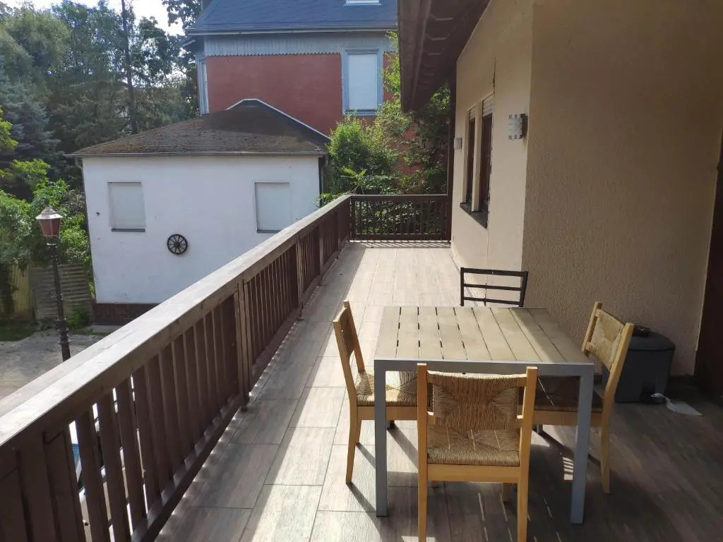 Ferienwohnung mit 123qm für 8 Personen mit sehr großem Garten, einfache Innen-Ausstattung