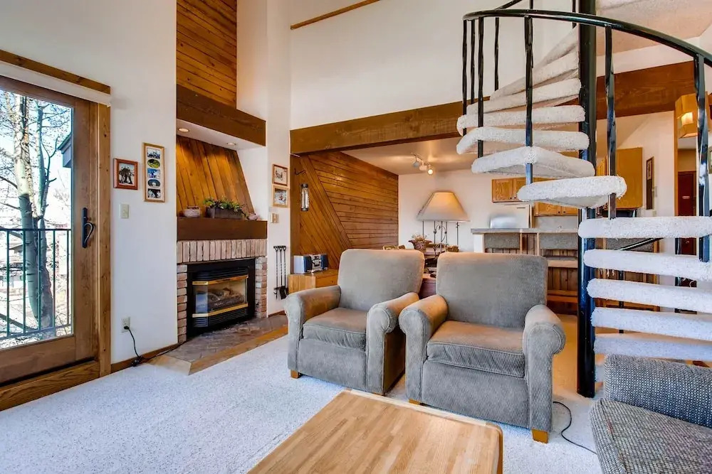 2 Br Buttes - Breathtaking Views Of Mountain Range 2 Bedroom Condo - No Cleaning Fee! by RedAwning
