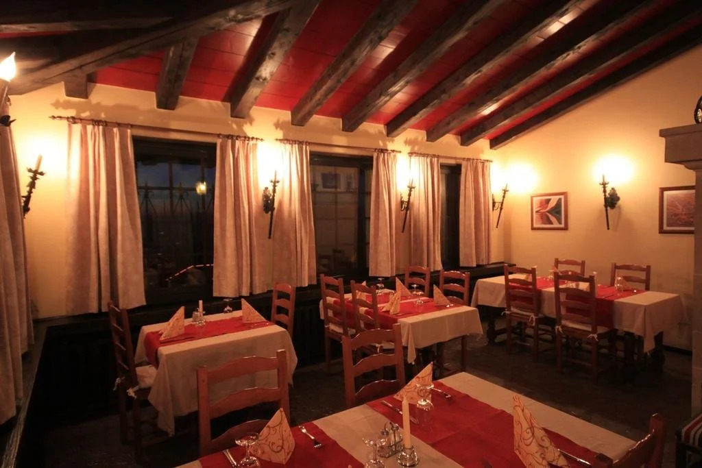 Le Coucou Hotel Restaurant & Lounge-Bar