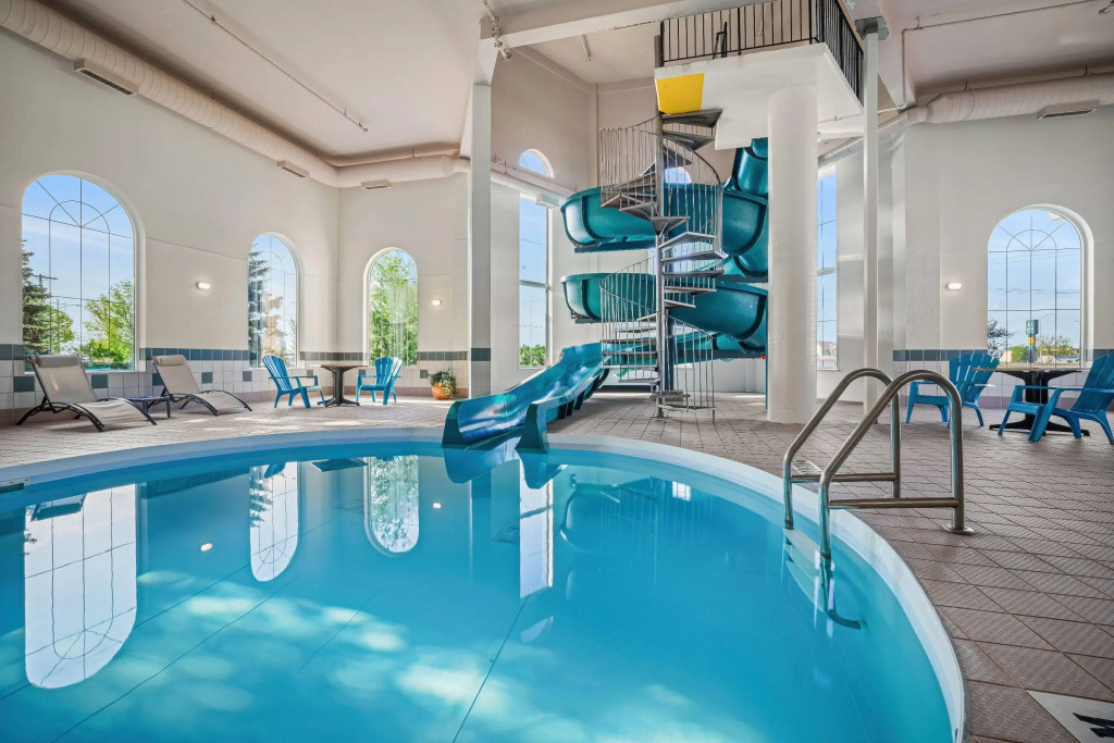Days Inn & Suites by Wyndham Winkler