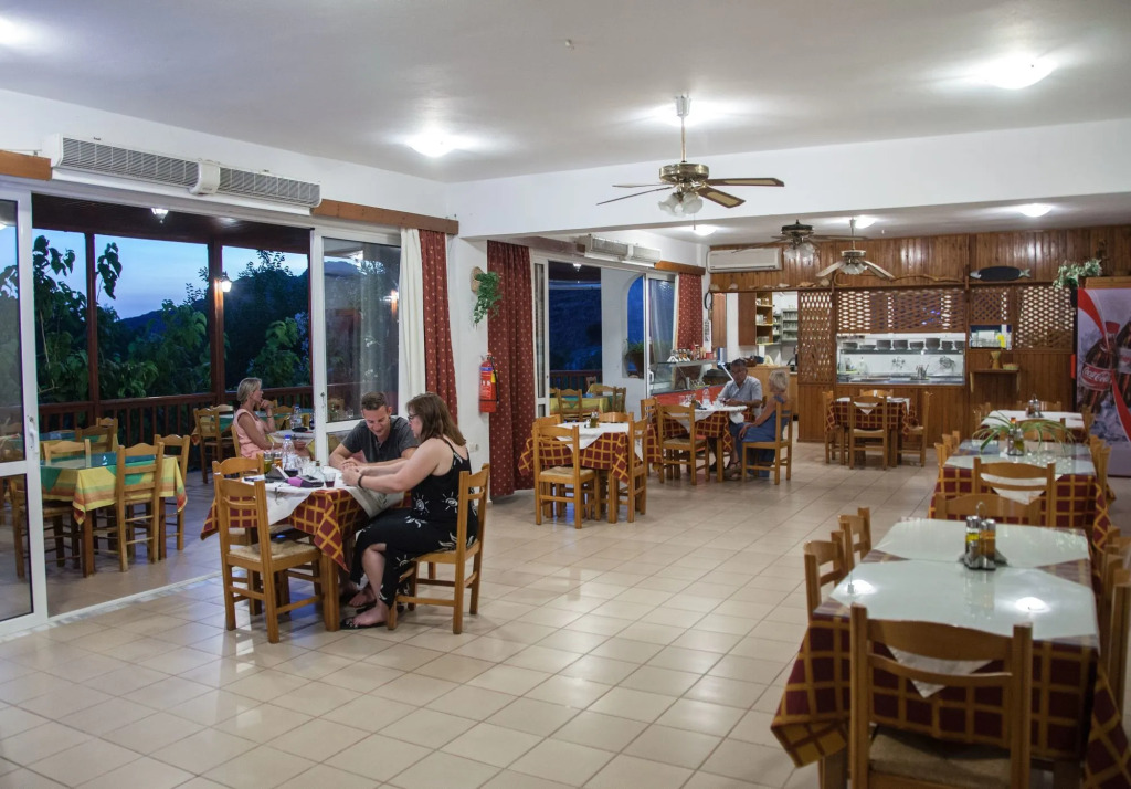 Ammoudi Hotel