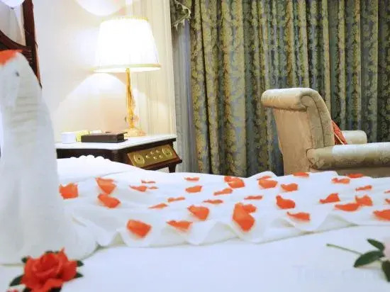 La Palazzo Hotel