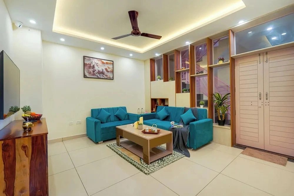 Hillshades Retreat 6-BHK Apartment by Alaya Stays with Sit-out Area, Restro, Game Zone, Panormic Hill Views