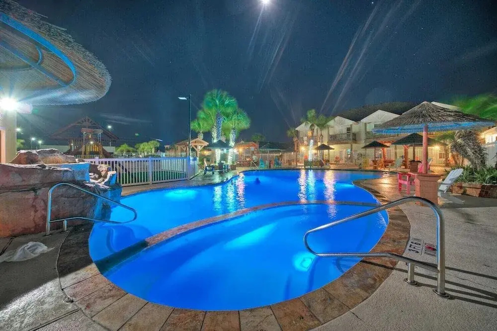 Shared Resort-style Pool, Playground, Patio w/ Bar Tidal Times by Avantstay