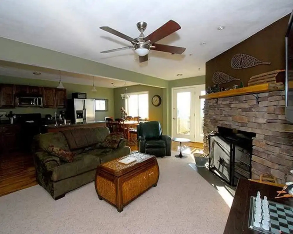 3 Br: Summit 205 C