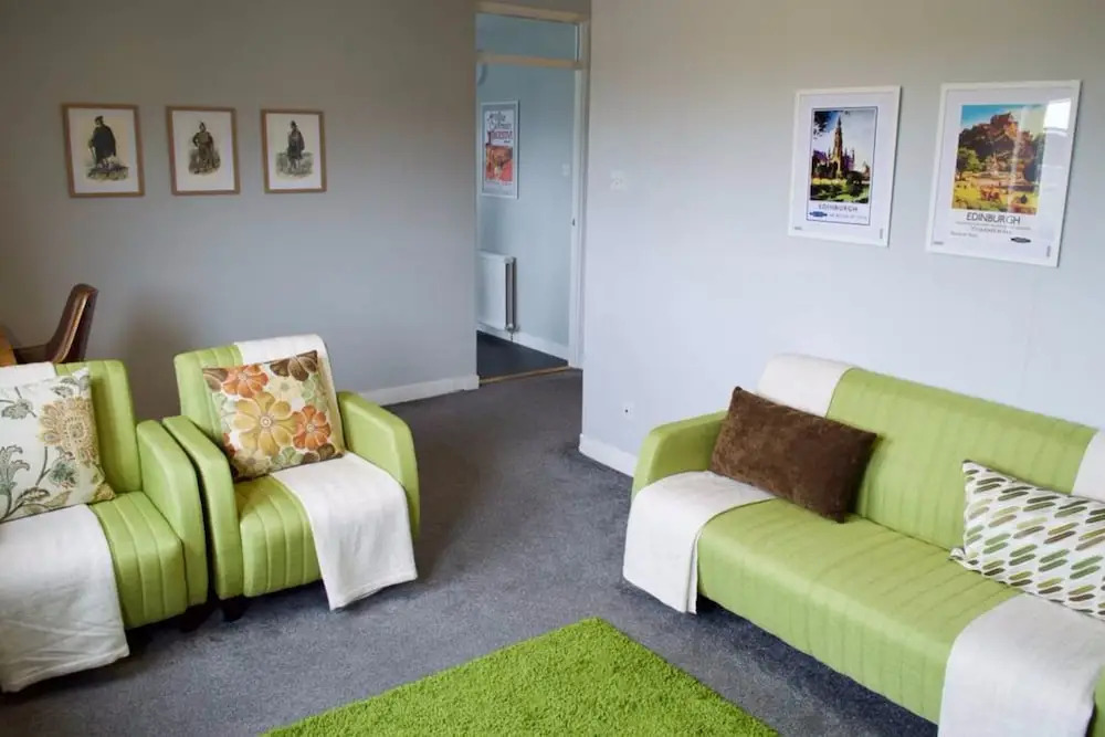 3 Bedroom Flat With Free Parking Sleeps 6