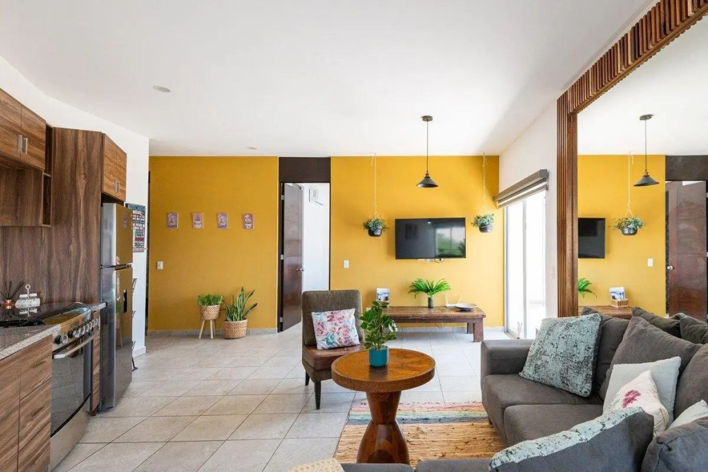 Primer Piso condo , 3 Recamaras+2.5 baños +alberca