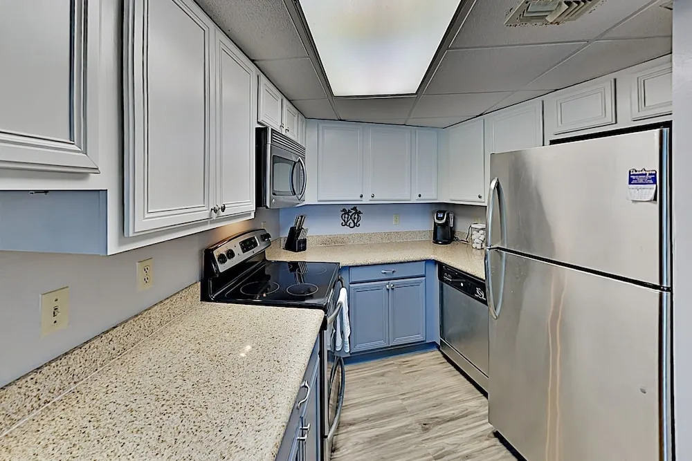 Updated Getaway W/ Pool, Hot Tub & Epic Bay Views 2 Bedroom Condo