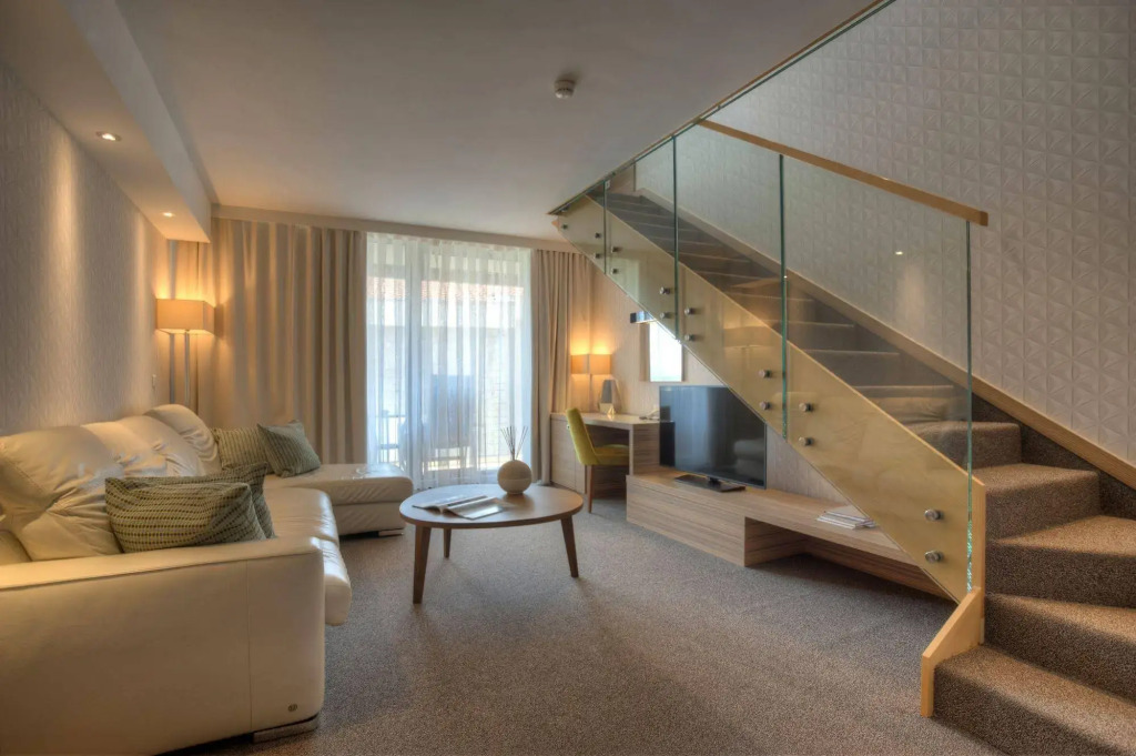 Maestral Resort & Casino
