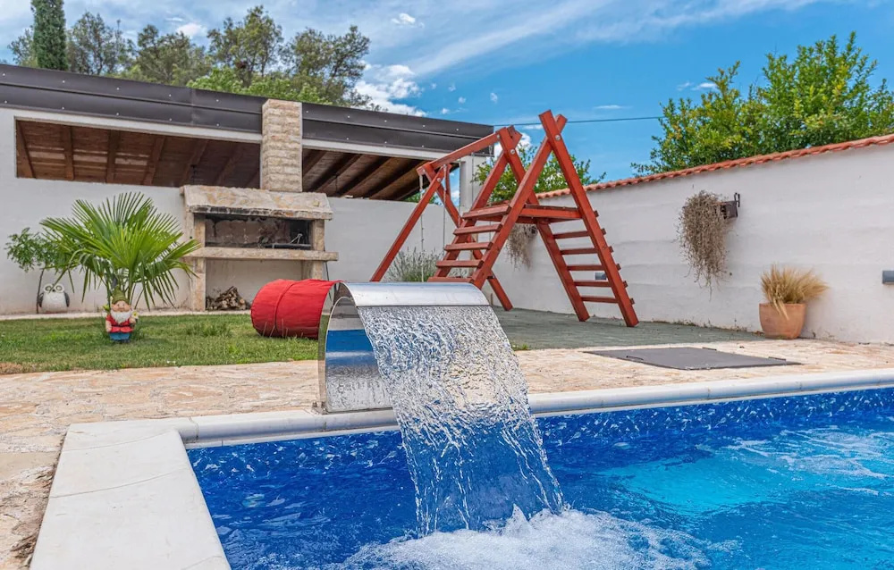 Nice Apartment in Dubrava kod Sibenika With Outdoor Swimming Pool, Wifi and 1 Bedrooms