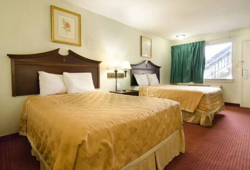 Econo Lodge Oyster Point