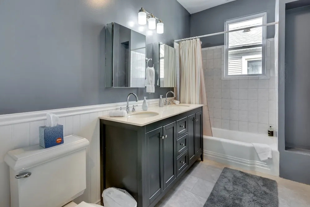 Warm & Comforting 4BR 2BA in Andersonville by AllSet Turnover