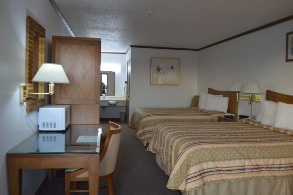 Night Inn