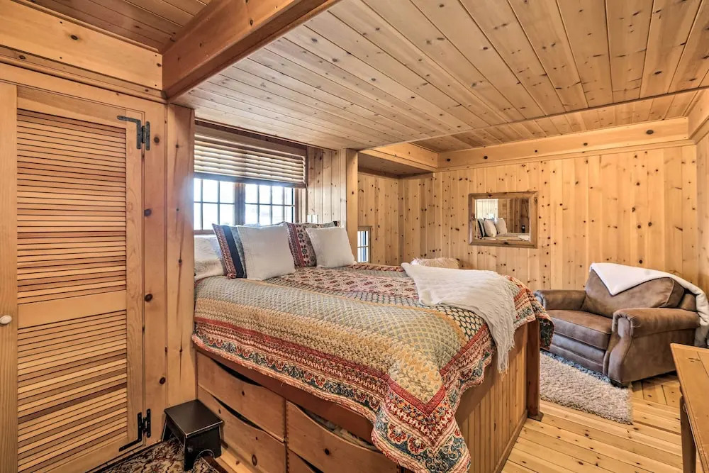 < 1 Mi to Heavenly Lifts: Tahoe Area Townhome!