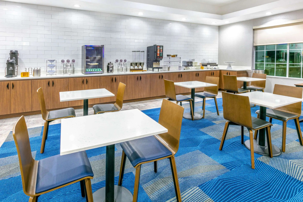La Quinta Inn & Suites by Wyndham Jacksonville TX