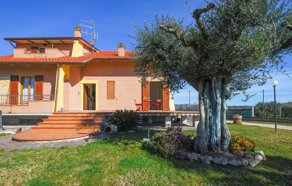 2 Bedroom Beautiful Home In Corridonia