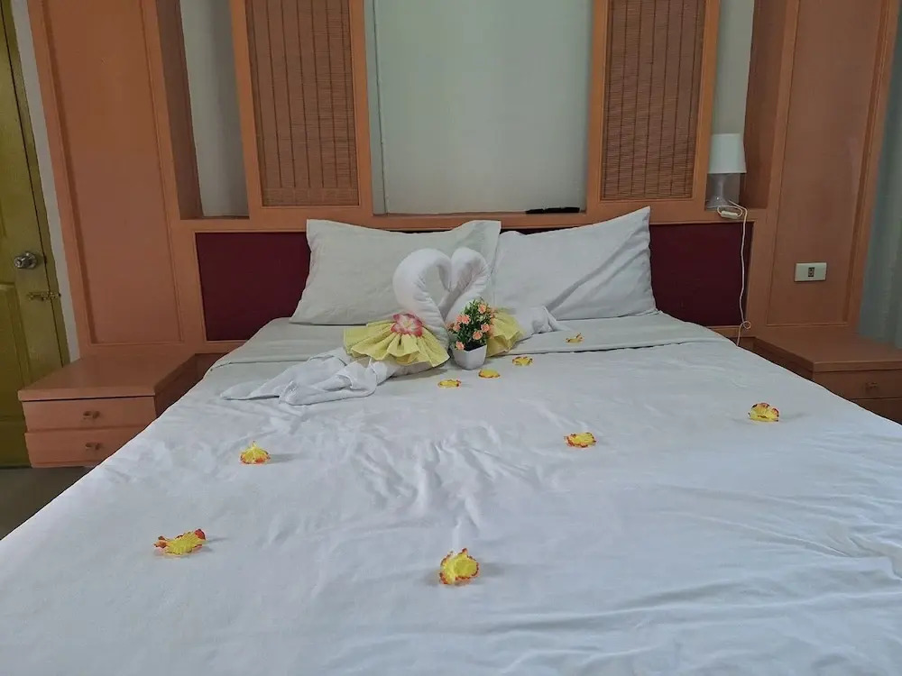Happy 2 Hotel Patunam