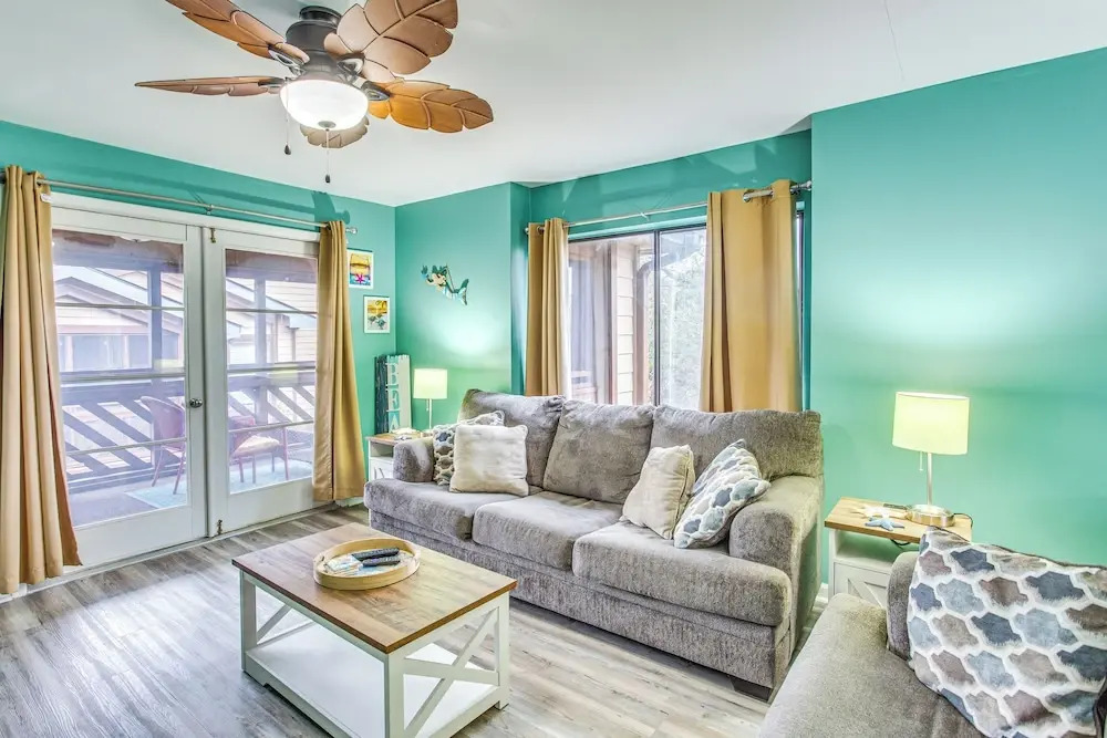 Walk to Ocean: Condo w/ 2 Pools in Myrtle Beach