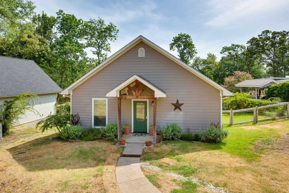 Fish & Kayak: Tranquil Cedar Creek Home!