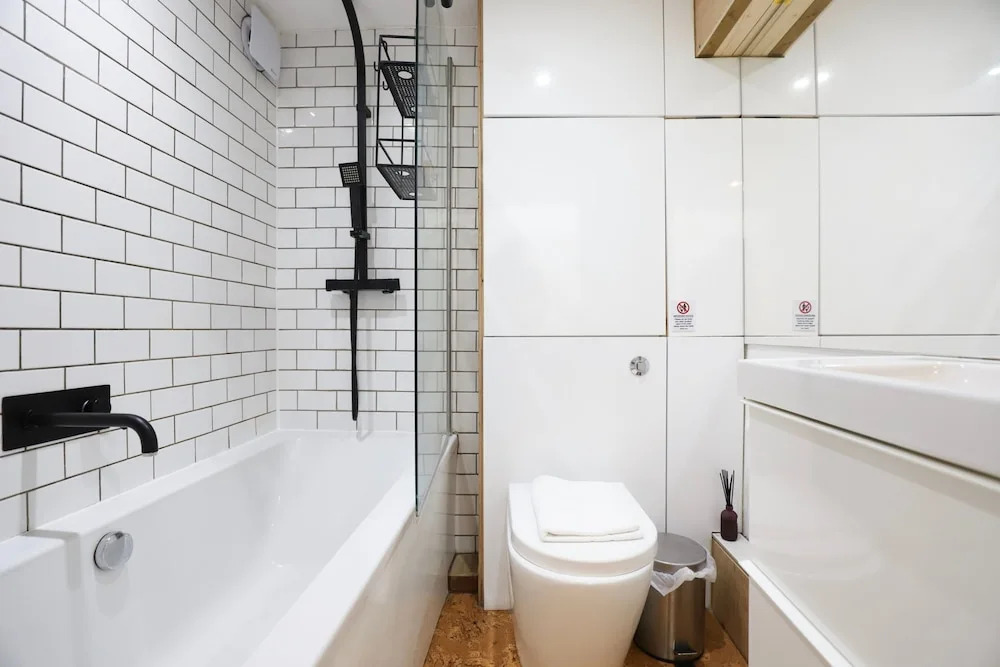 Cosy Flat in Great Location by Station