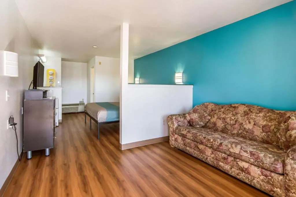 Motel 6 Portland Mall - 205