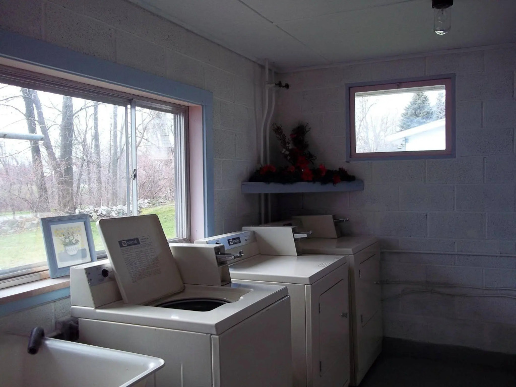 White Feather Motel