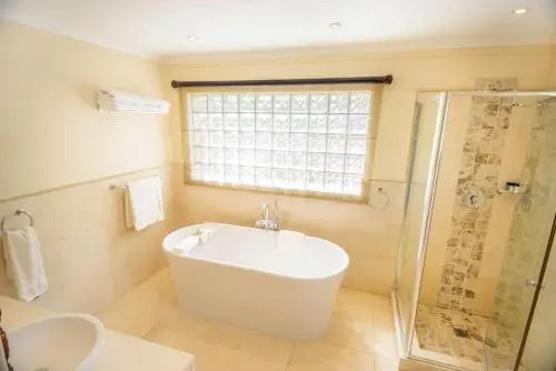 Mac Atini Guest House